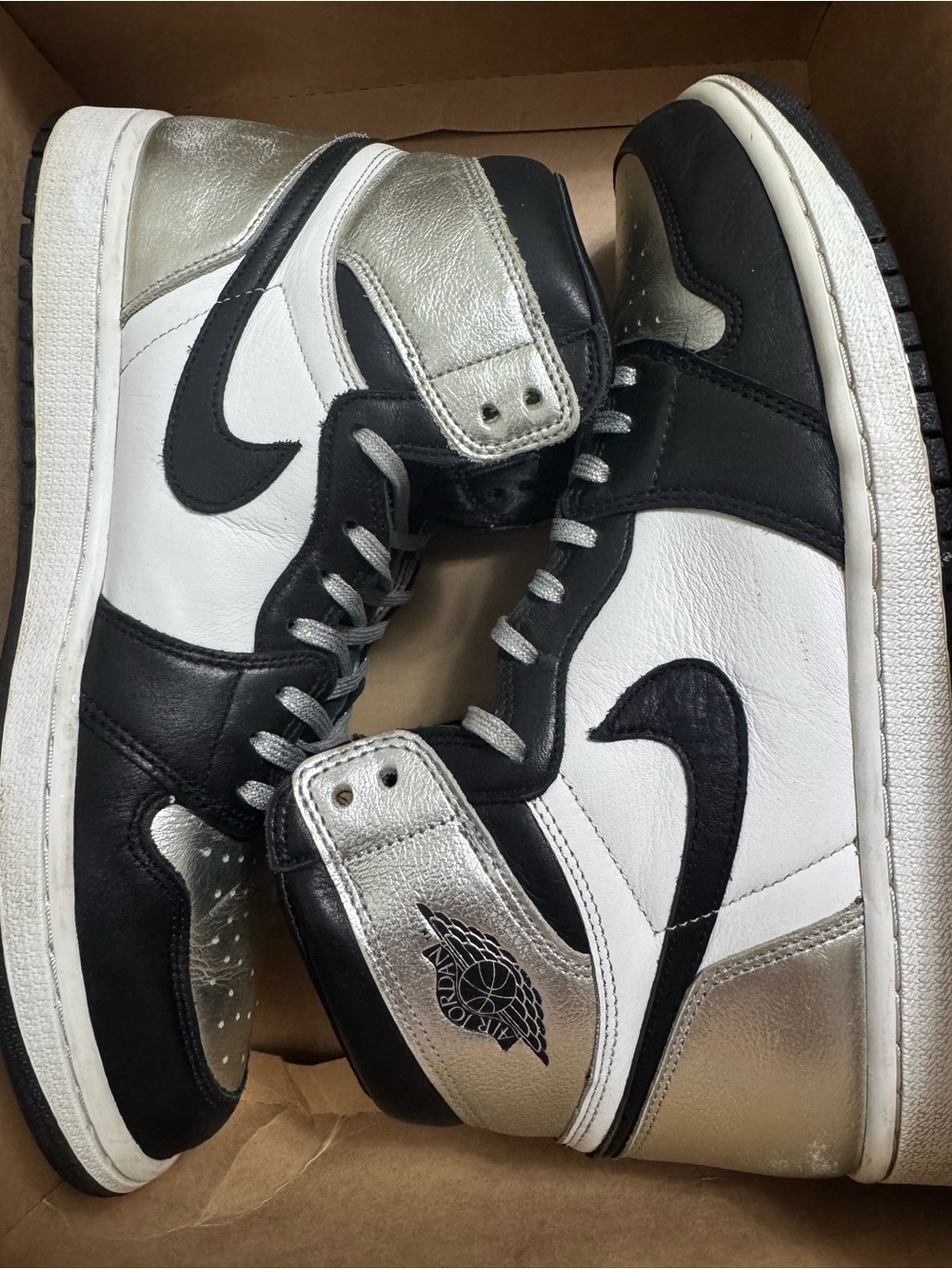 Nike Air Jordan 1 Retro High OG "Silver Toe"